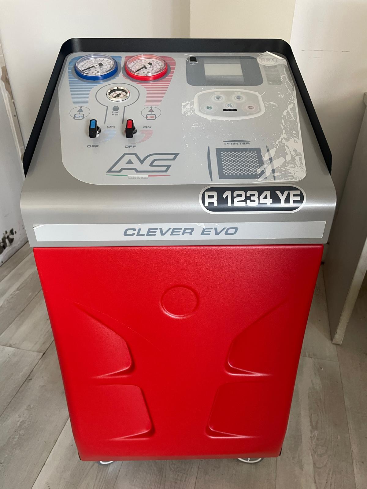 Recarga gas refrigerante aire acondicionado del vehículo SPIN CLEVER EVO-1234yf