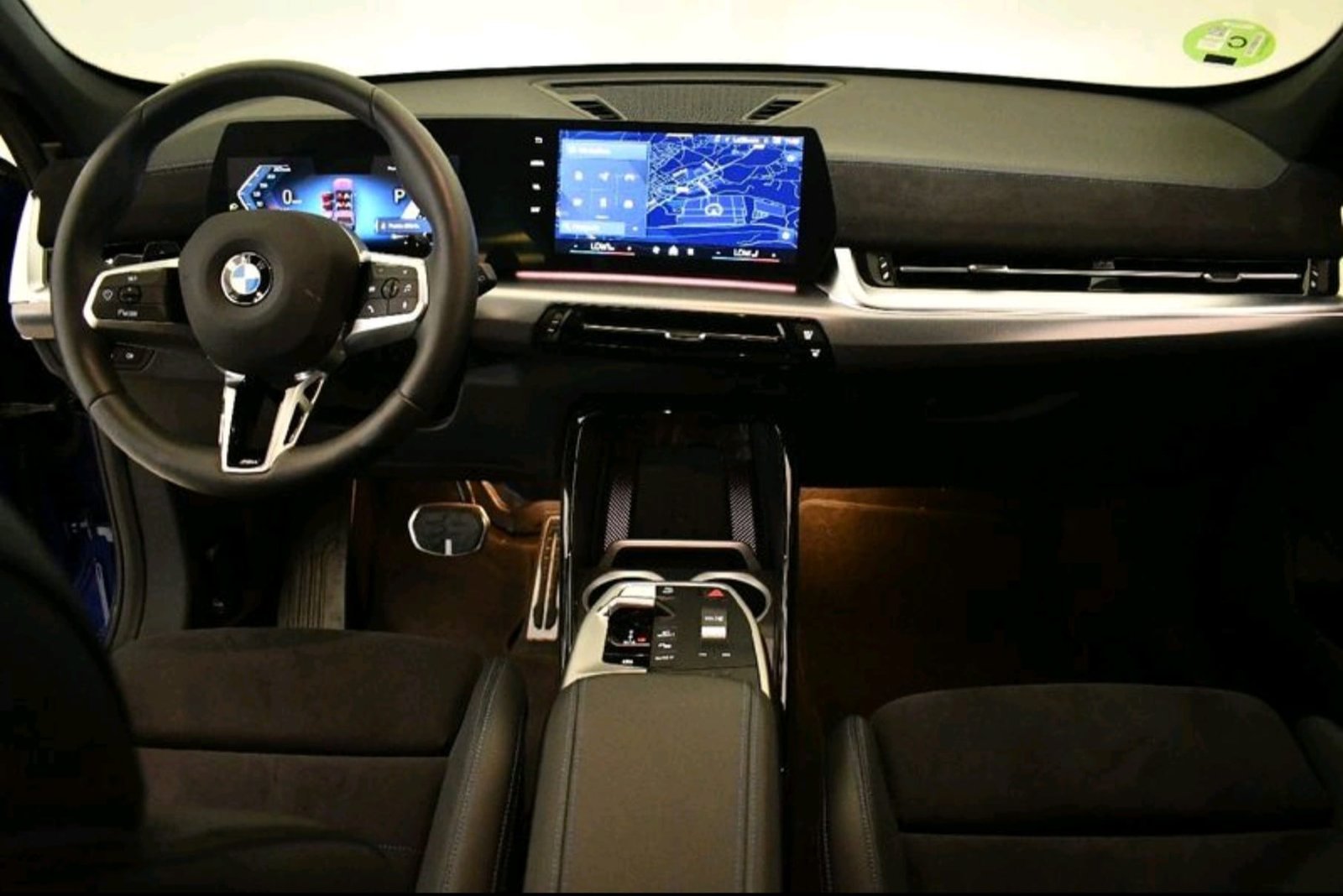 BMW X1 sDrive18d M Sport 150 CV Automático | Vehículo Nacional 8 Interior BMW X1 M Sport con asientos Alcantara y Veganza