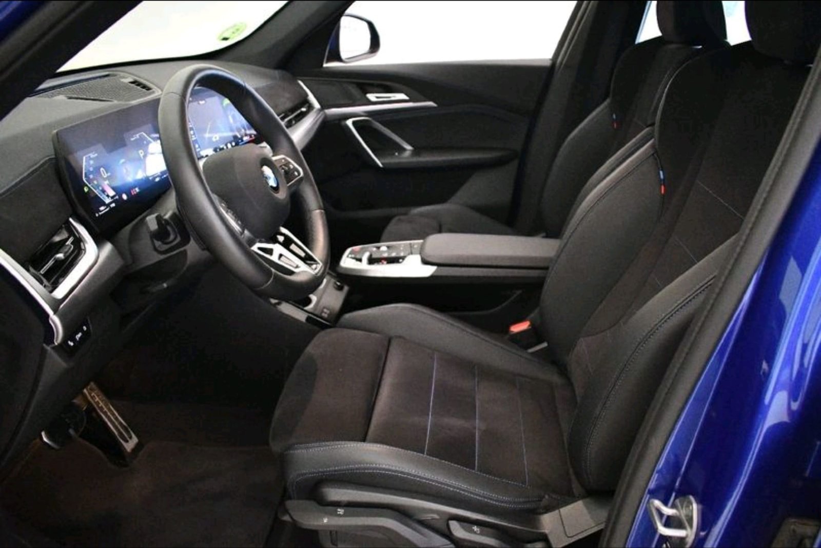 BMW X1 sDrive18d M Sport 150 CV Automático | Vehículo Nacional 9 BMW X1 Widescreen Display con sistema de navegación